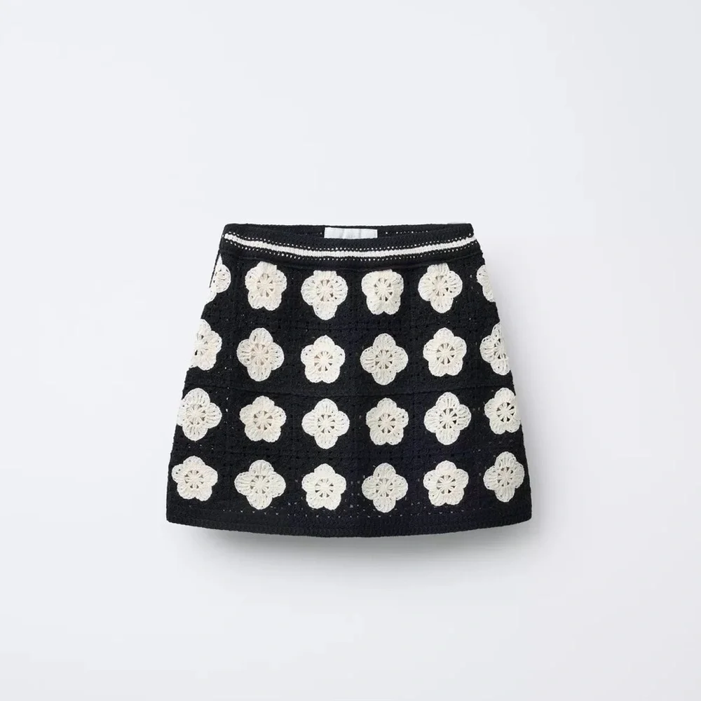 ZARA.Black and White Floral Knit Set